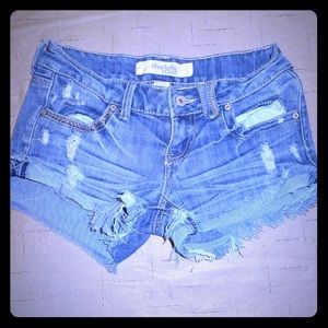 Charlotte Russe sz o destroyed jean shorts